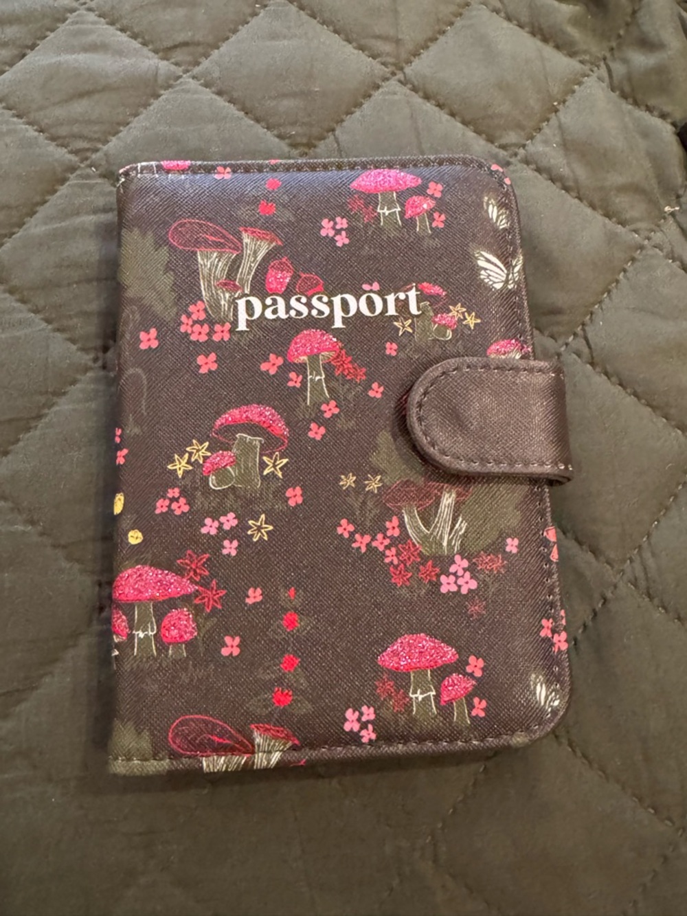 Miamica Olive Passport Case Mushroom Garden Print